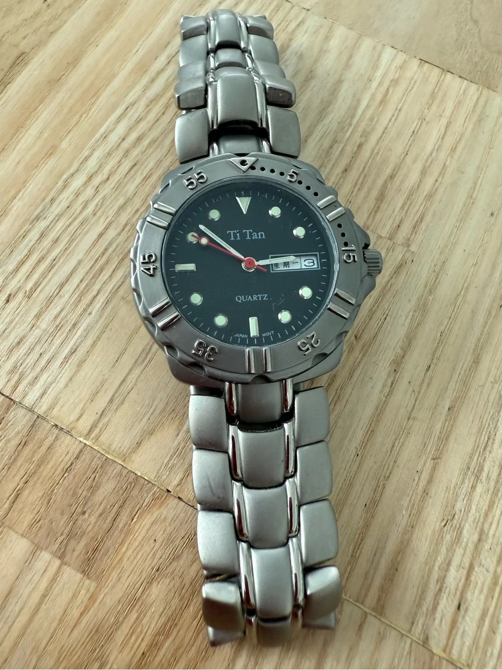 titanium men’s casual watch NEW BATTERY